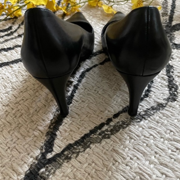 Authentic Gucci Pumps - Picture 6 of 12